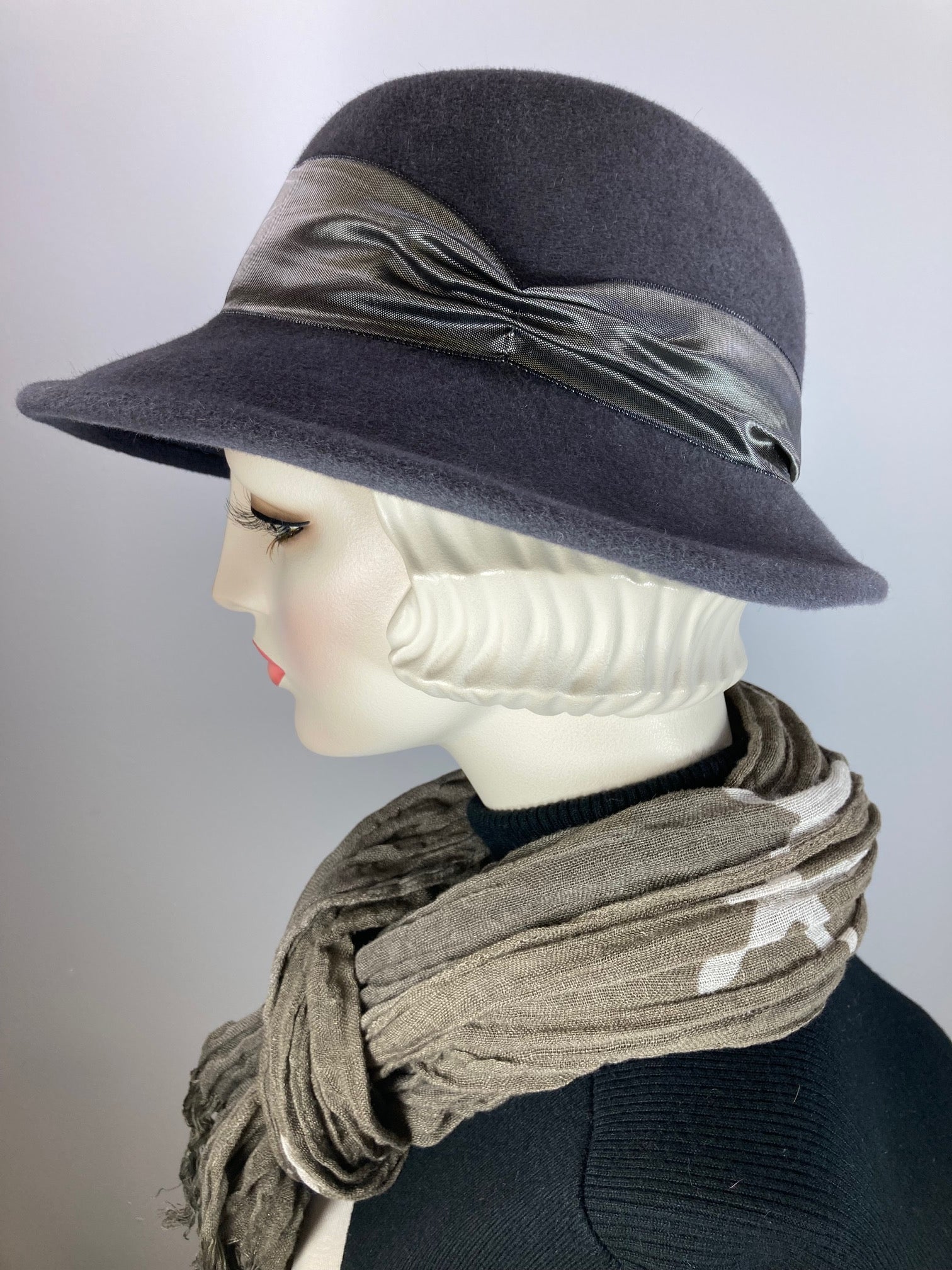 Women's Menswear Warm Wool Felt Hat in Gray for Winter, Ladies Gray Winter Fedora Hat, What a Great Hat.