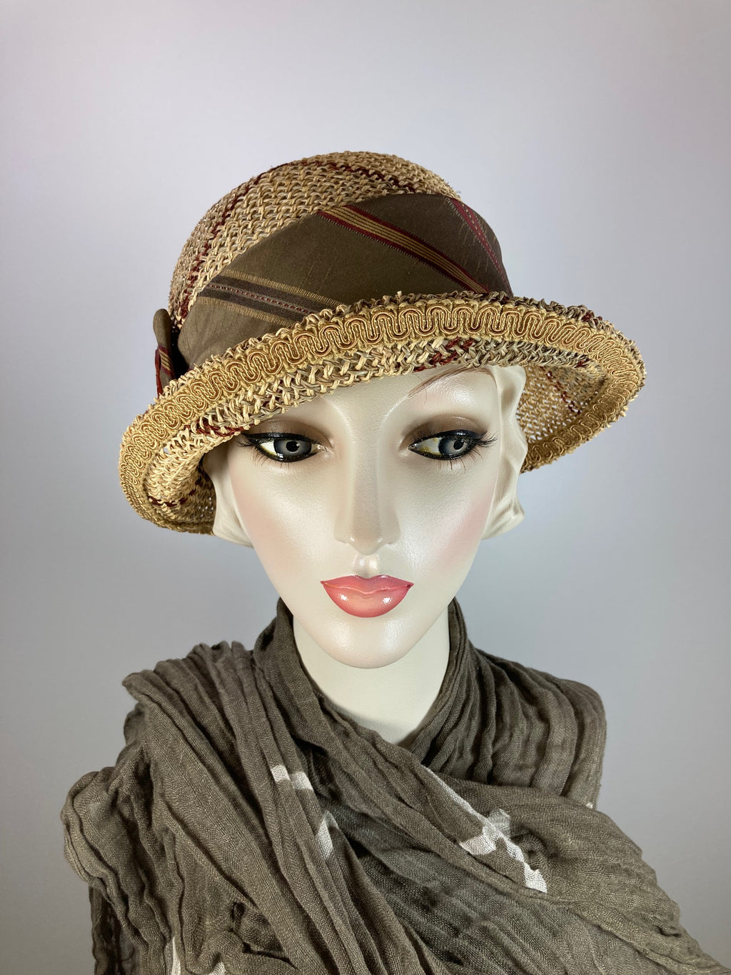 Casual plaid ladies straw cloche hat. 1920s style hat. Womens flapper hat. Beige brown burgundy hat. Light open weave cool summer hat women.
