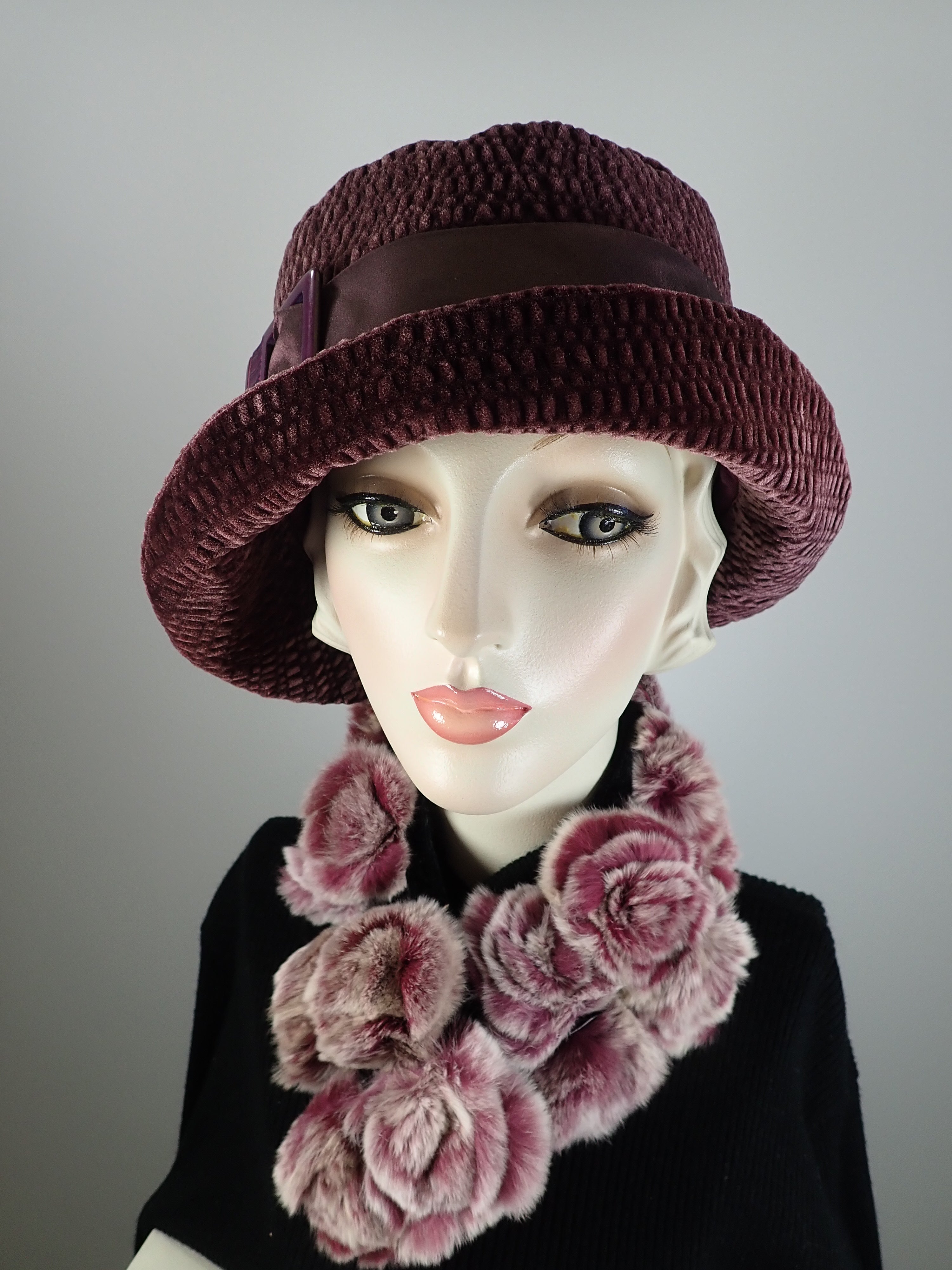 Eggplant purple velvet cloche hat. Flapper womens bucket hat. Small brim hat winter. Great Gatsby hat. Downton Abbey Hat. Soft velvet hat