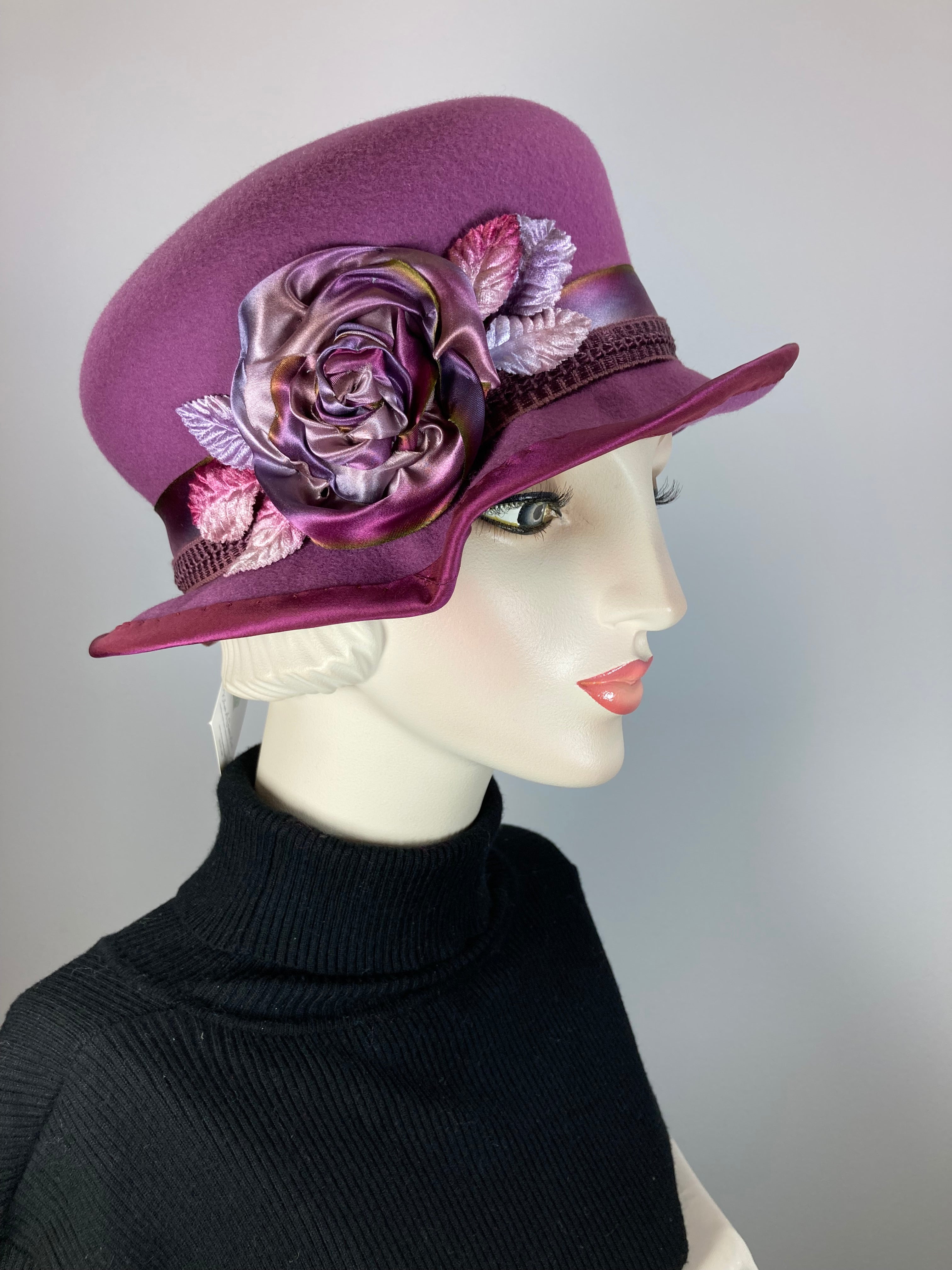 Women's purple cloche hat. 1920s style hat. Winter hat Downton Abbey. Ladies wool felt hat. Fashion cloche hat. Handmade vintage inspired.