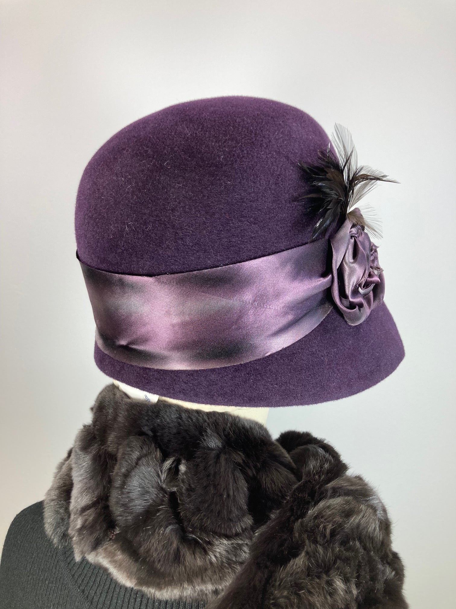 Womens eggplant purple cloche felt hat. 1920s style Hat. Downton Abbey hat. Feminine Soft Flapper Hat. Retro hat women. Classic style hat