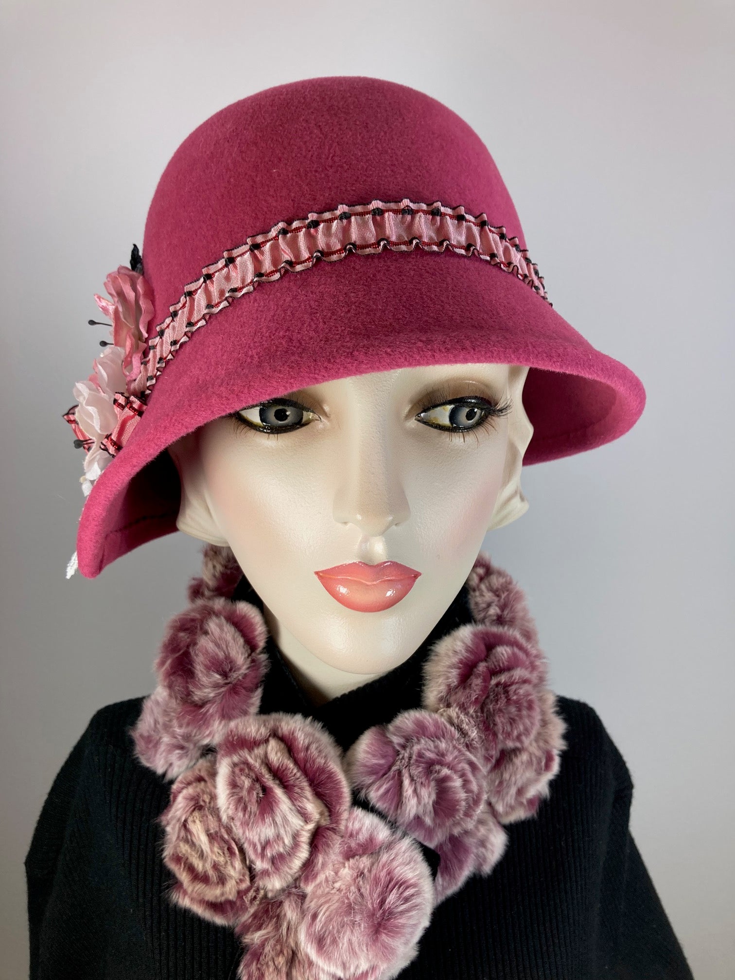 Womens medium pink cloche felt 1920s style Downton Abbey