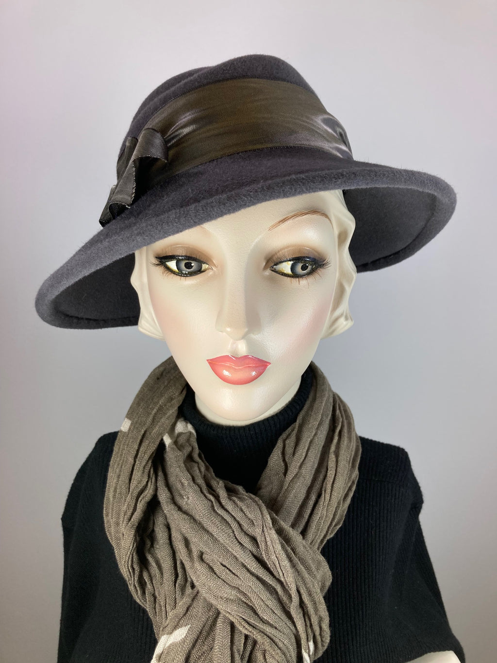 Women's Menswear Warm Wool Felt Hat in Gray for Winter, Ladies Gray Winter Fedora Hat, What a Great Hat.