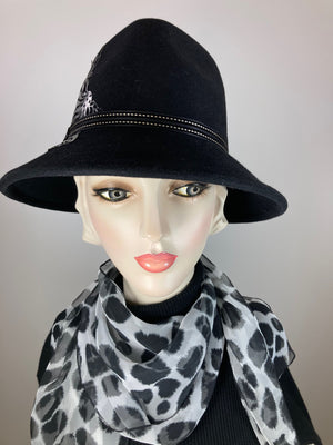 Women's Black wool fedora. Menswear Warm Felt hat. Medium brim winter hat. Stylish Ladies Winter Fedora Hat. Black winter hat.