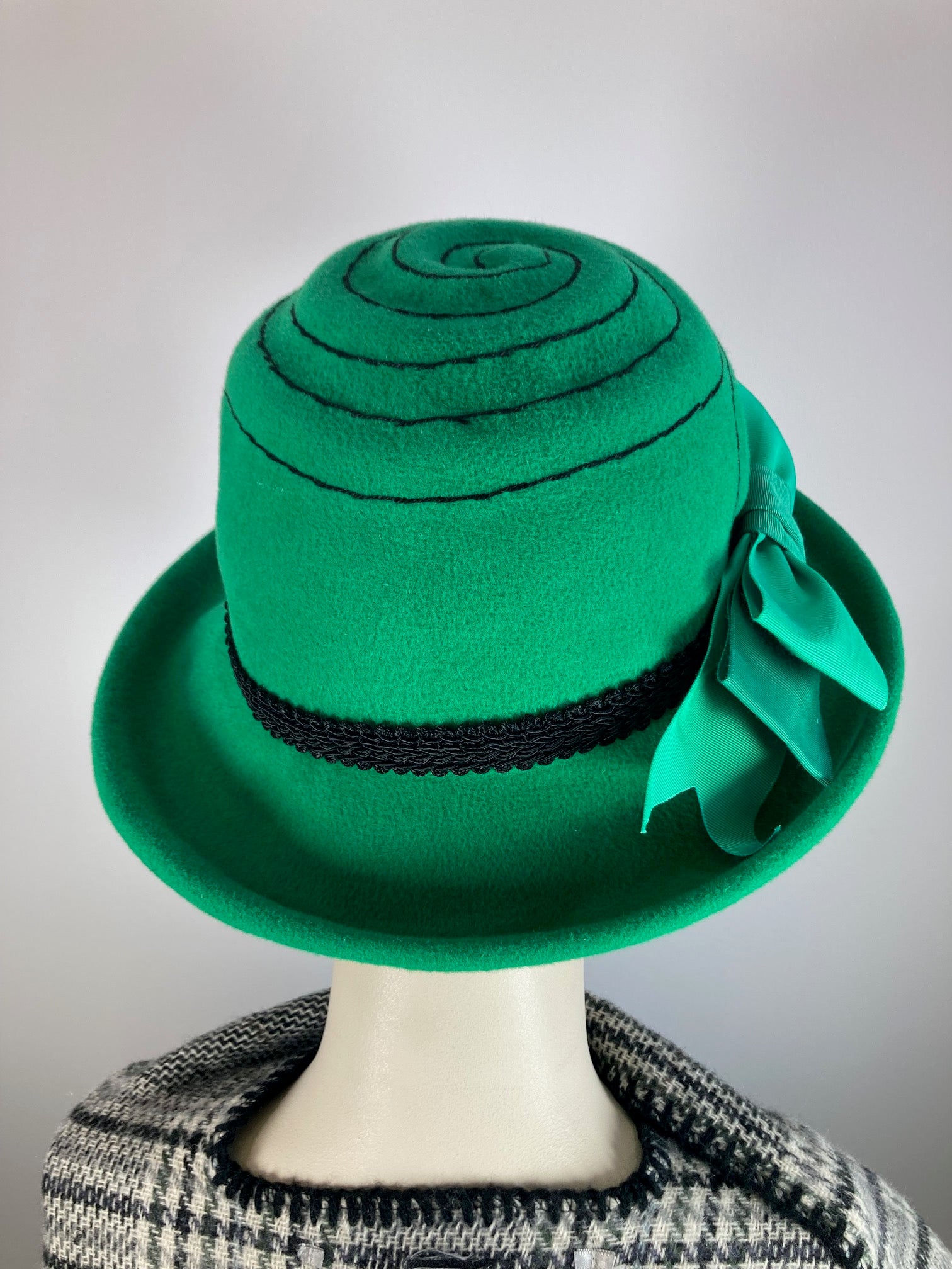 Women’s green hat. Winter hat Downton Abbey. Black and green hat