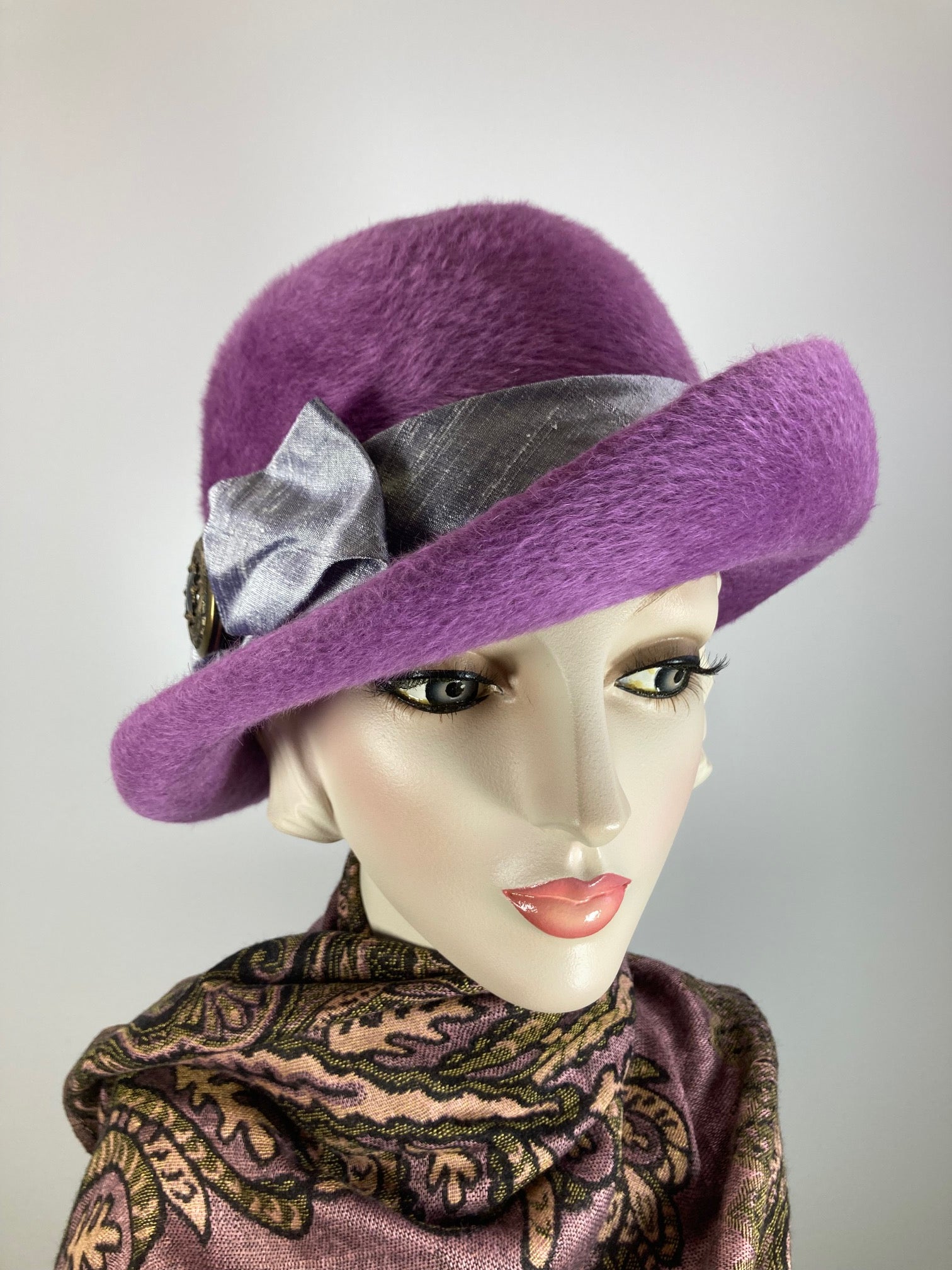 Womens red Pinkish Purple cloche felt hat. 1920s style Hat. Downton Abbey hat. Ladies stylish classic cloche. Flapper Hat. Retro hat women.