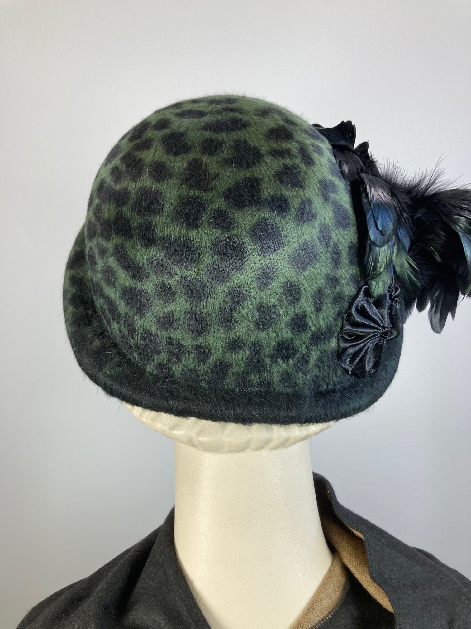 Womens winter cloche felt hat. Deep green black leopard Print Hat. 1920s style Hat. Downton Abbey hat. Ladies stylish cloche. Flapper Hat.