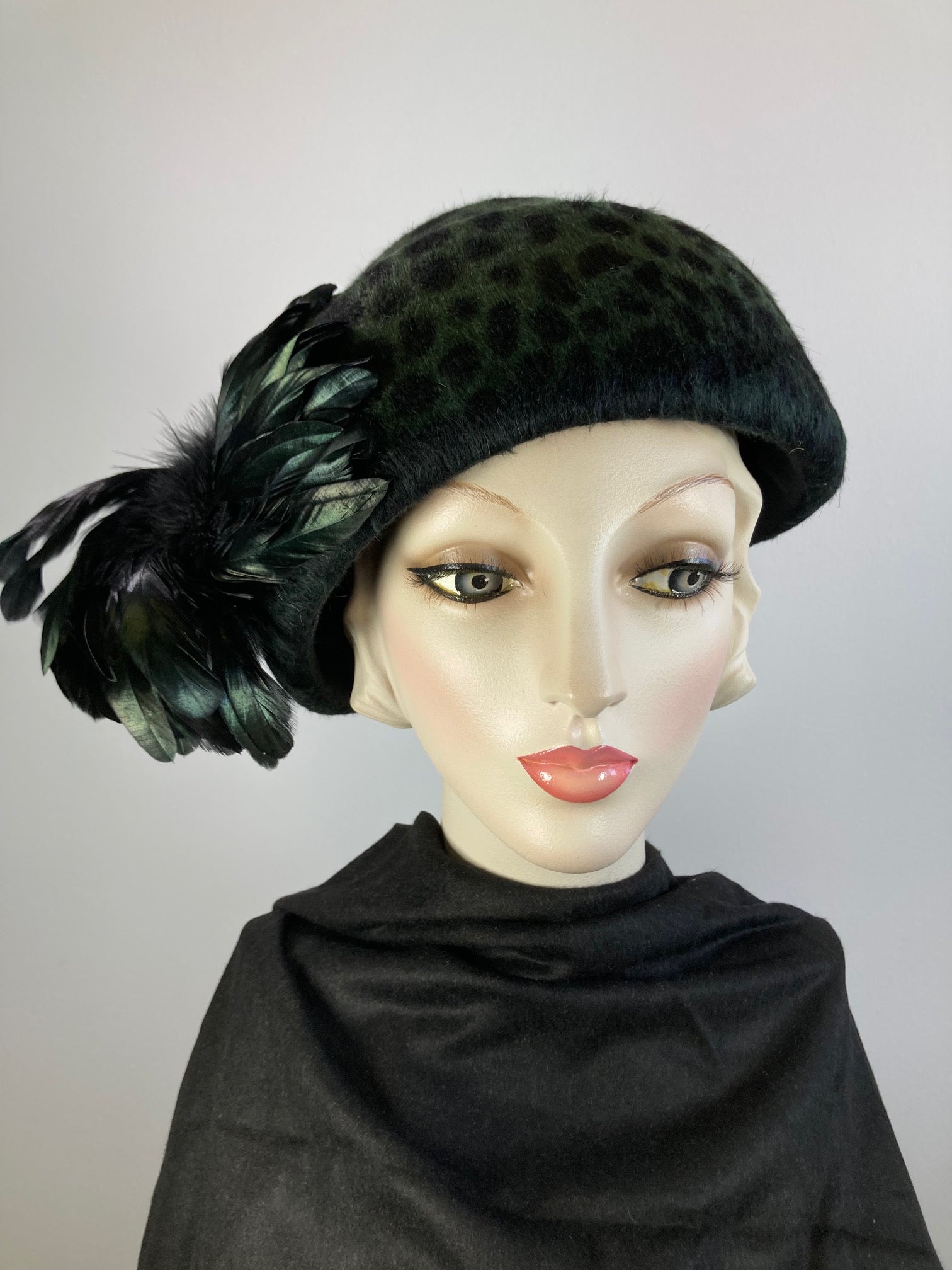 Womens winter cloche felt hat. Deep green black leopard Print Hat. 1920s style Hat. Downton Abbey hat. Ladies stylish cloche. Flapper Hat.