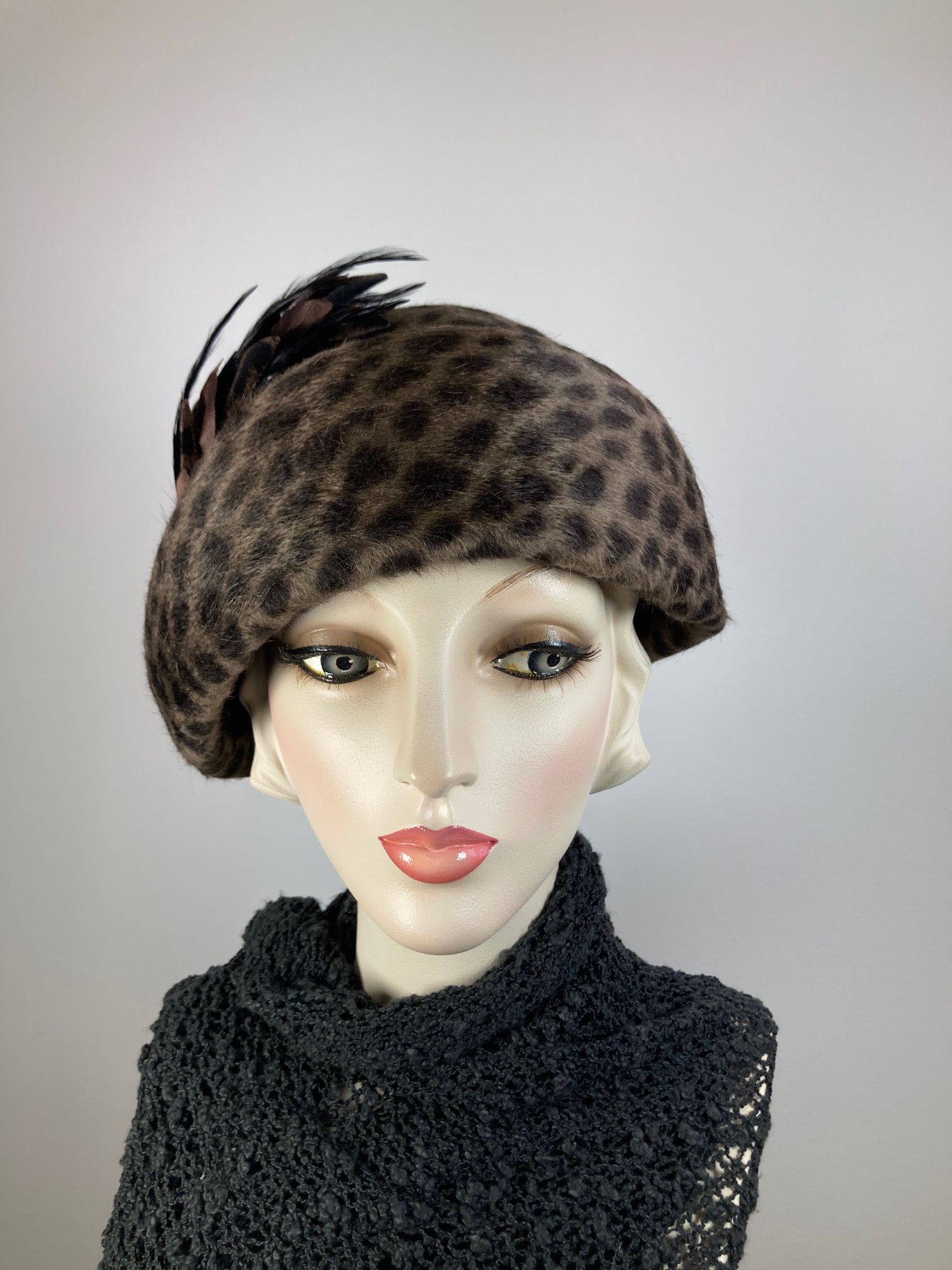 Womens winter cloche felt hat. Brown black leopard Print Hat. Ladies 1920s style Hat. Downton Abbey hat. Ladies stylish cloche. Flapper Hat.