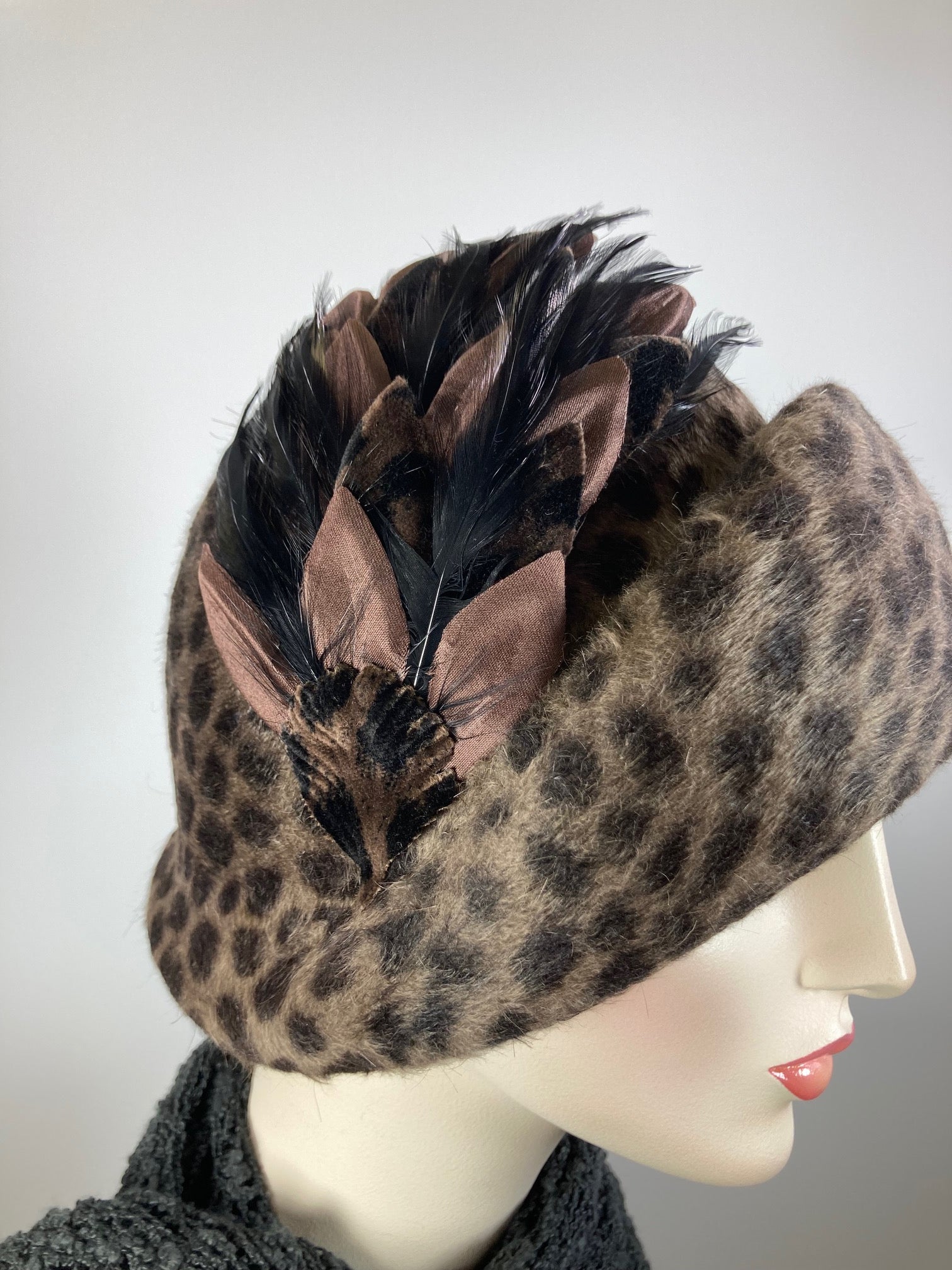 Womens winter cloche felt hat. Brown black leopard Print Hat. Ladies 1920s style Hat. Downton Abbey hat. Ladies stylish cloche. Flapper Hat.