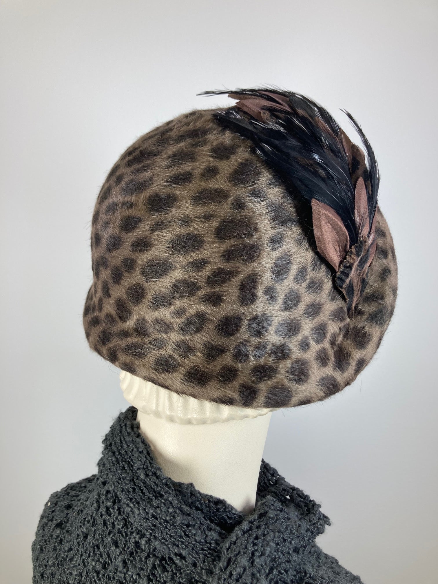 Womens winter cloche felt hat. Brown black leopard Print Hat. Ladies 1920s style Hat. Downton Abbey hat. Ladies stylish cloche. Flapper Hat.