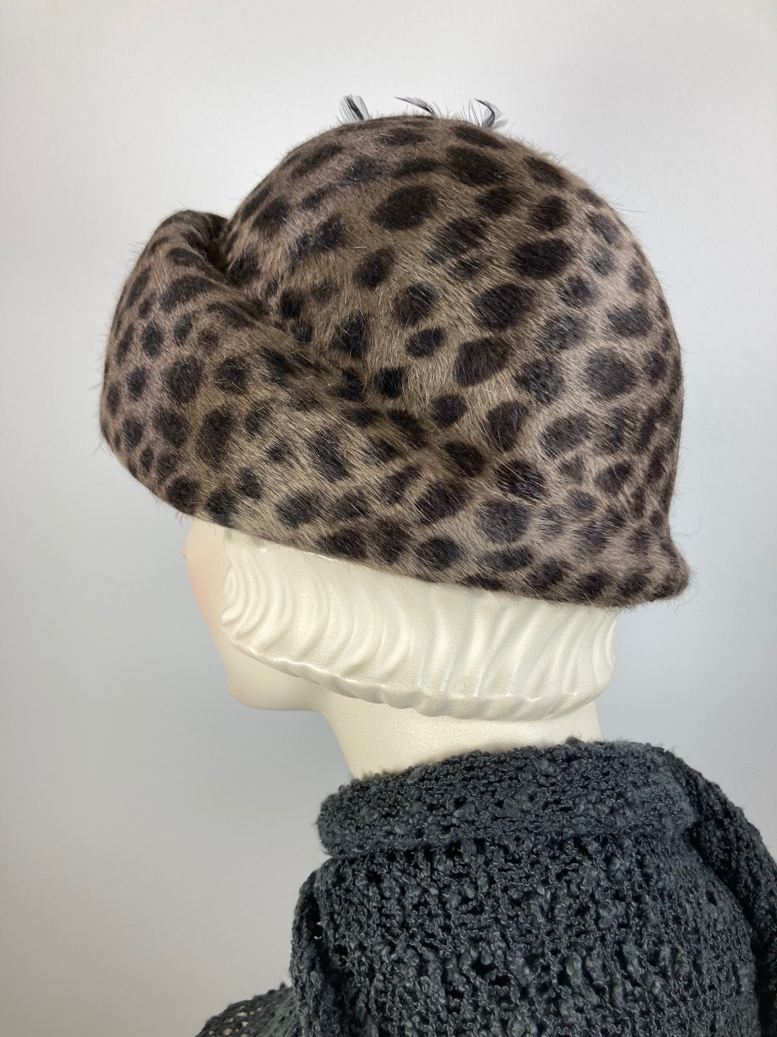 Womens winter cloche felt hat. Brown black leopard Print Hat. Ladies 1920s style Hat. Downton Abbey hat. Ladies stylish cloche. Flapper Hat.