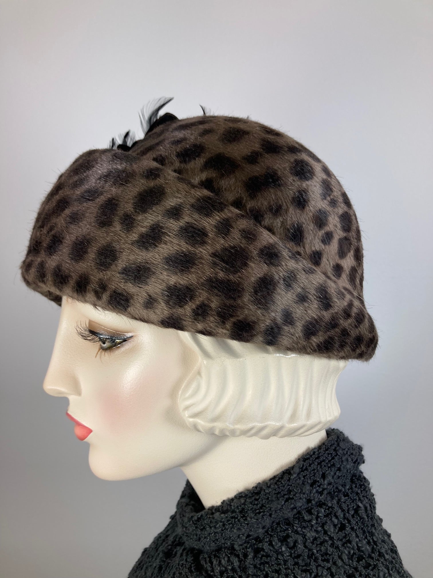 Womens winter cloche felt hat. Brown black leopard Print Hat. Ladies 1920s style Hat. Downton Abbey hat. Ladies stylish cloche. Flapper Hat.