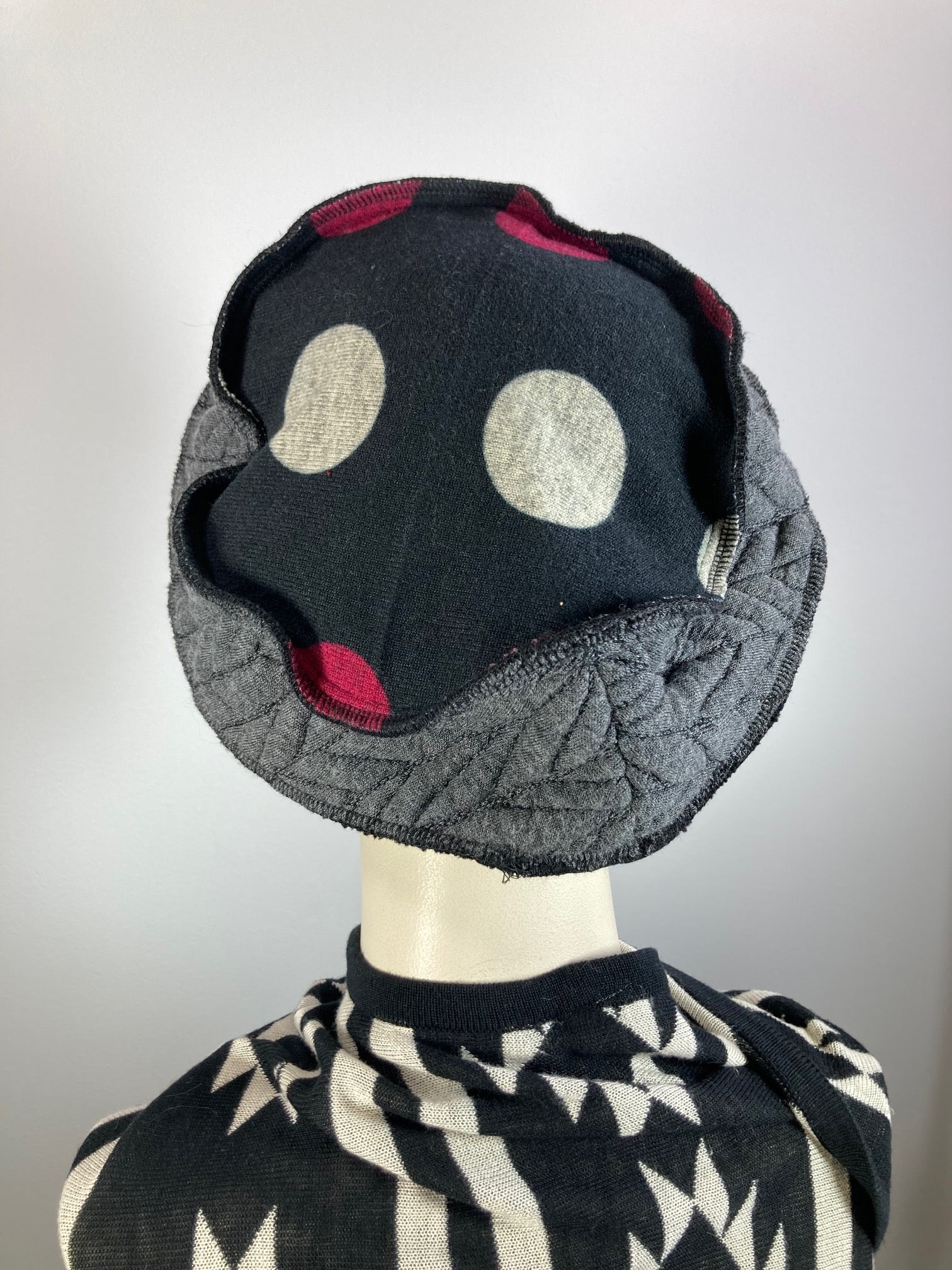 Womens Comfortable Slouchy Beret. Knit black gray burgundy Hat. Slouch Hat. Boho chic casual hat. Ladies travel hat. Stylish fabric hat.
