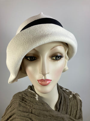 Womens ivory white cloche felt hat. 1920s style Hat. Downton Abbey hat. Ladies stylish cloche. Classic flapper Hat. Retro Gatsby hat women.