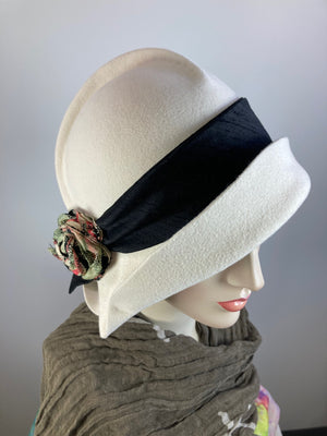 Womens ivory white cloche felt hat. 1920s style Hat. Downton Abbey hat. Ladies stylish cloche. Classic flapper Hat. Retro Gatsby hat women.