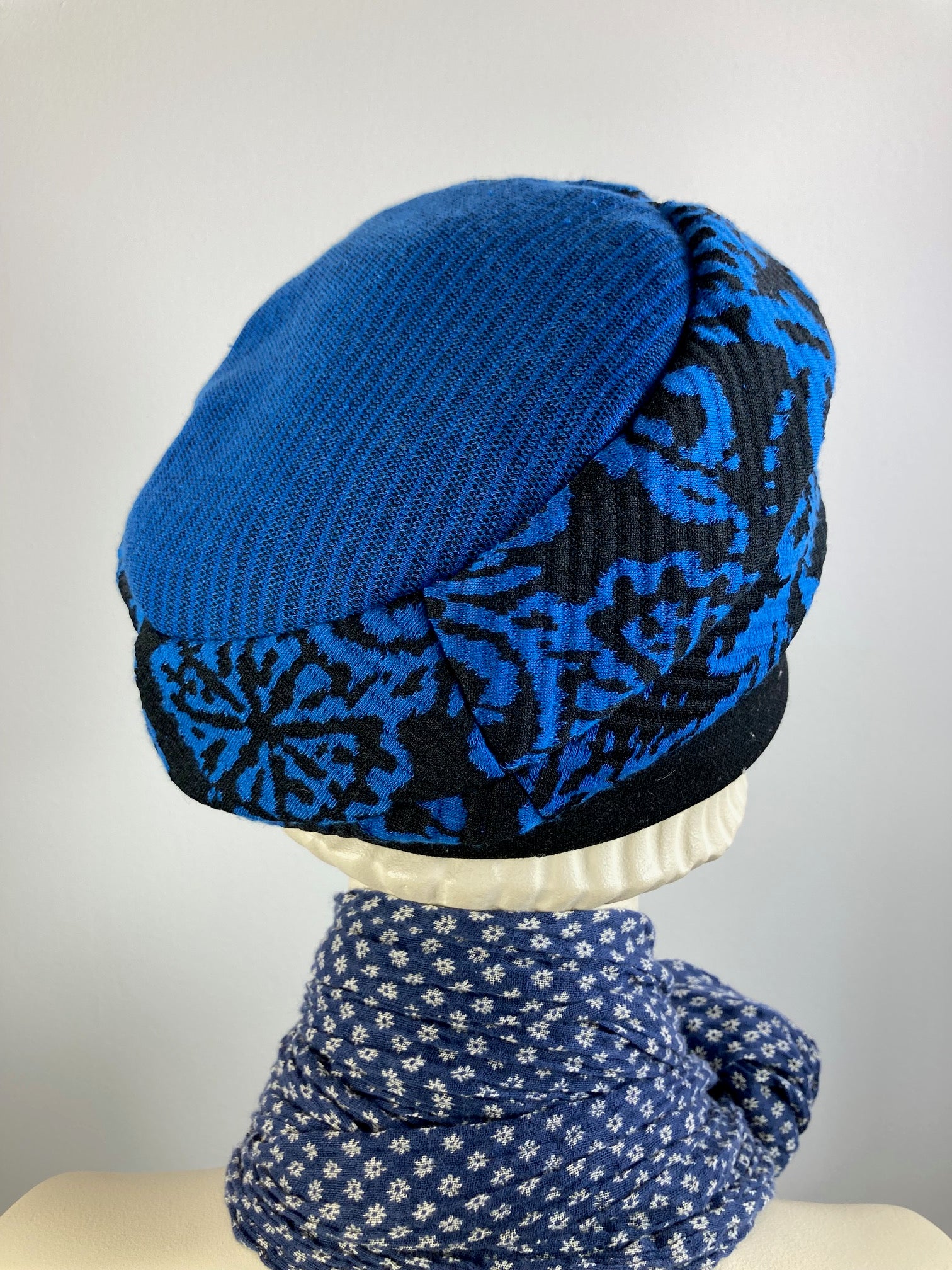 Womens Comfortable Slouchy knit blue and black Beret Hat. Boho chic casual slouch hat. Ladies travel hat. Stylish royal blue fabric hat.