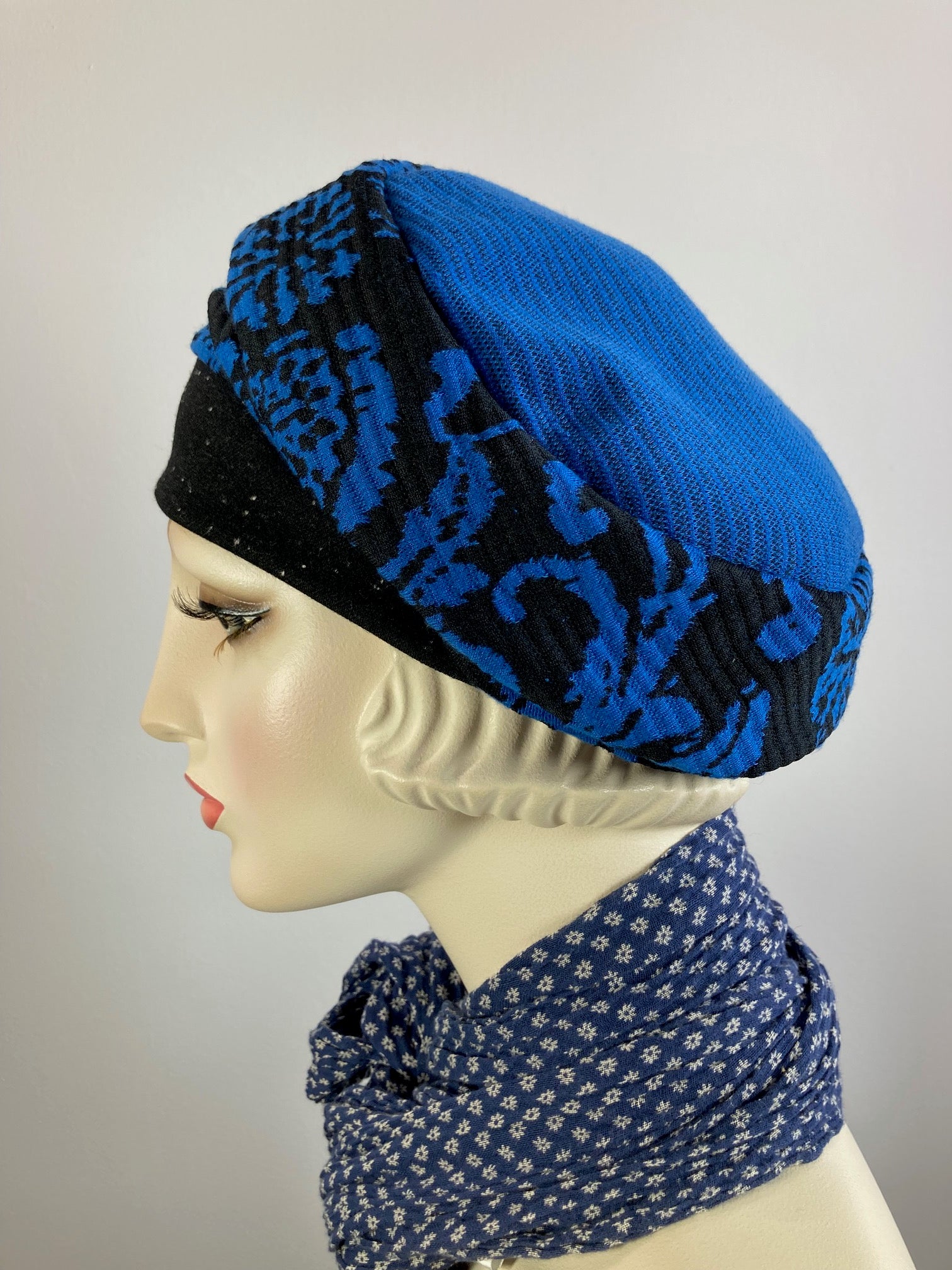 Womens Comfortable Slouchy knit blue and black Beret Hat. Boho chic casual slouch hat. Ladies travel hat. Stylish royal blue fabric hat.