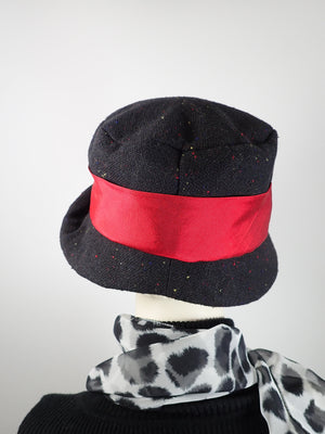 Women's Black and red winter cloche hat. Flapper Small brim cloche. Great Gatsby hat. Stylish Downton Abbey Hat.