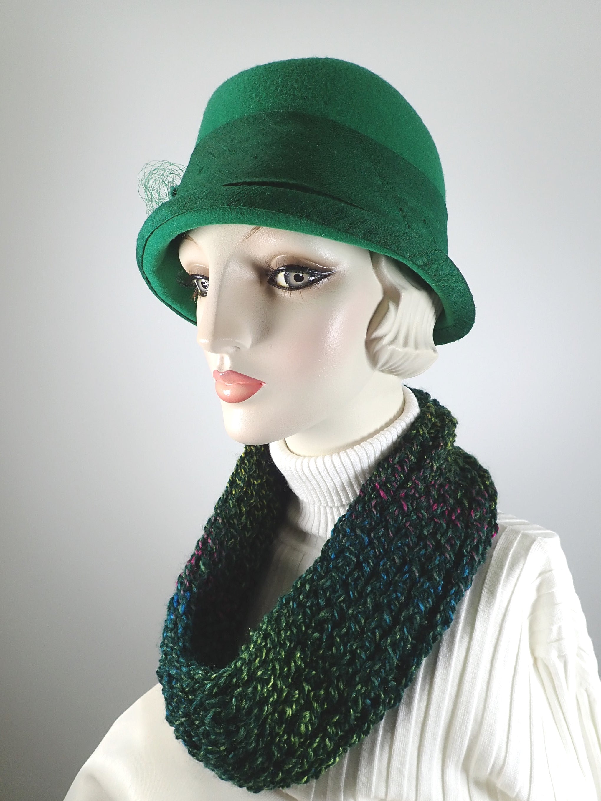 Gifts for her. Womens chunky green hand knitted infinity scarf. Unisex handmade scarf.