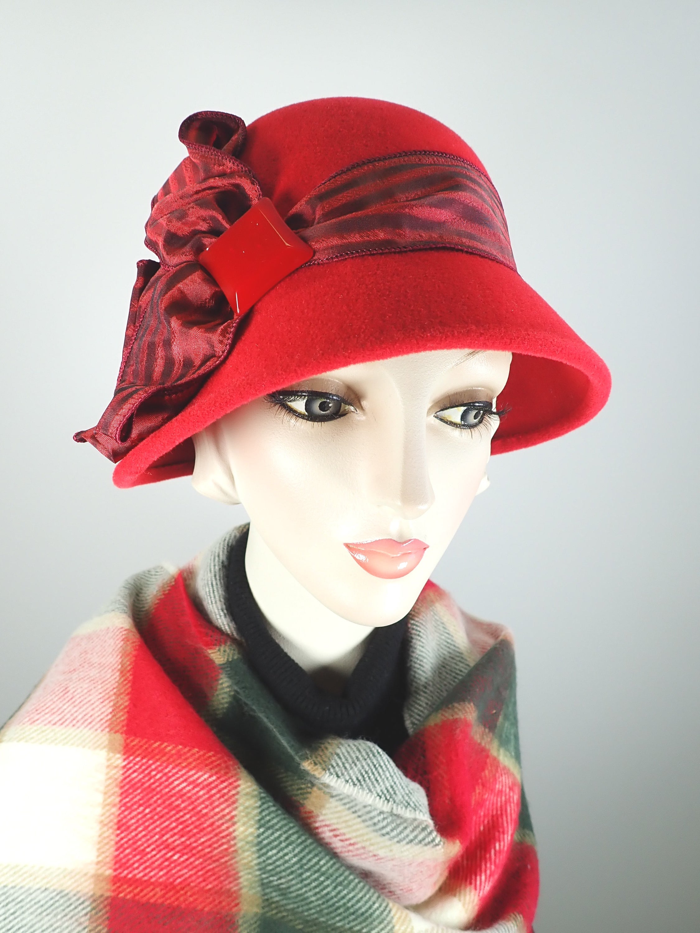 Womens red cloche winter felt hat. 1920s style Hat. Downton Abbey
