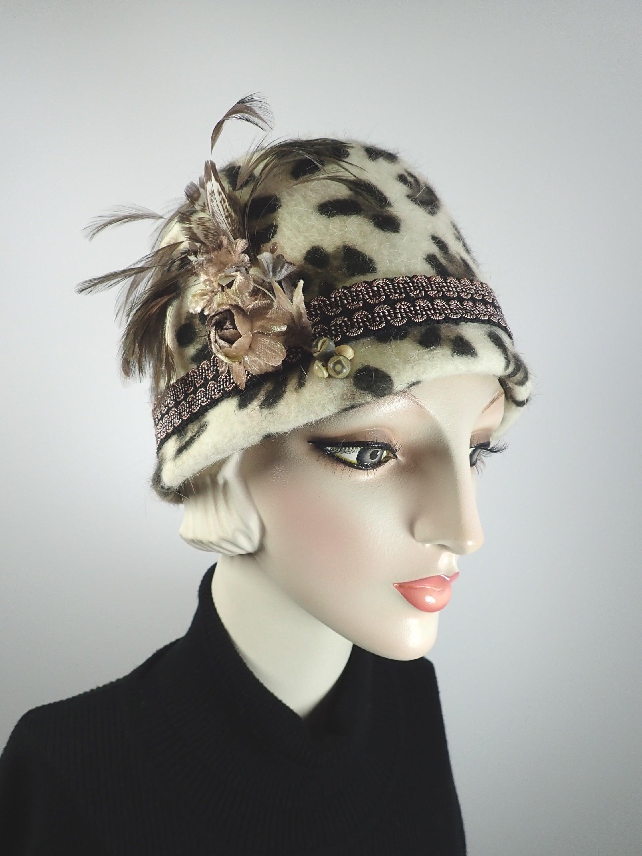 Womens 1920s Style Cloche. Womens Leopard print winter wool felt Hat. Flapper Hat. Women's fancy Bucket Hat.  