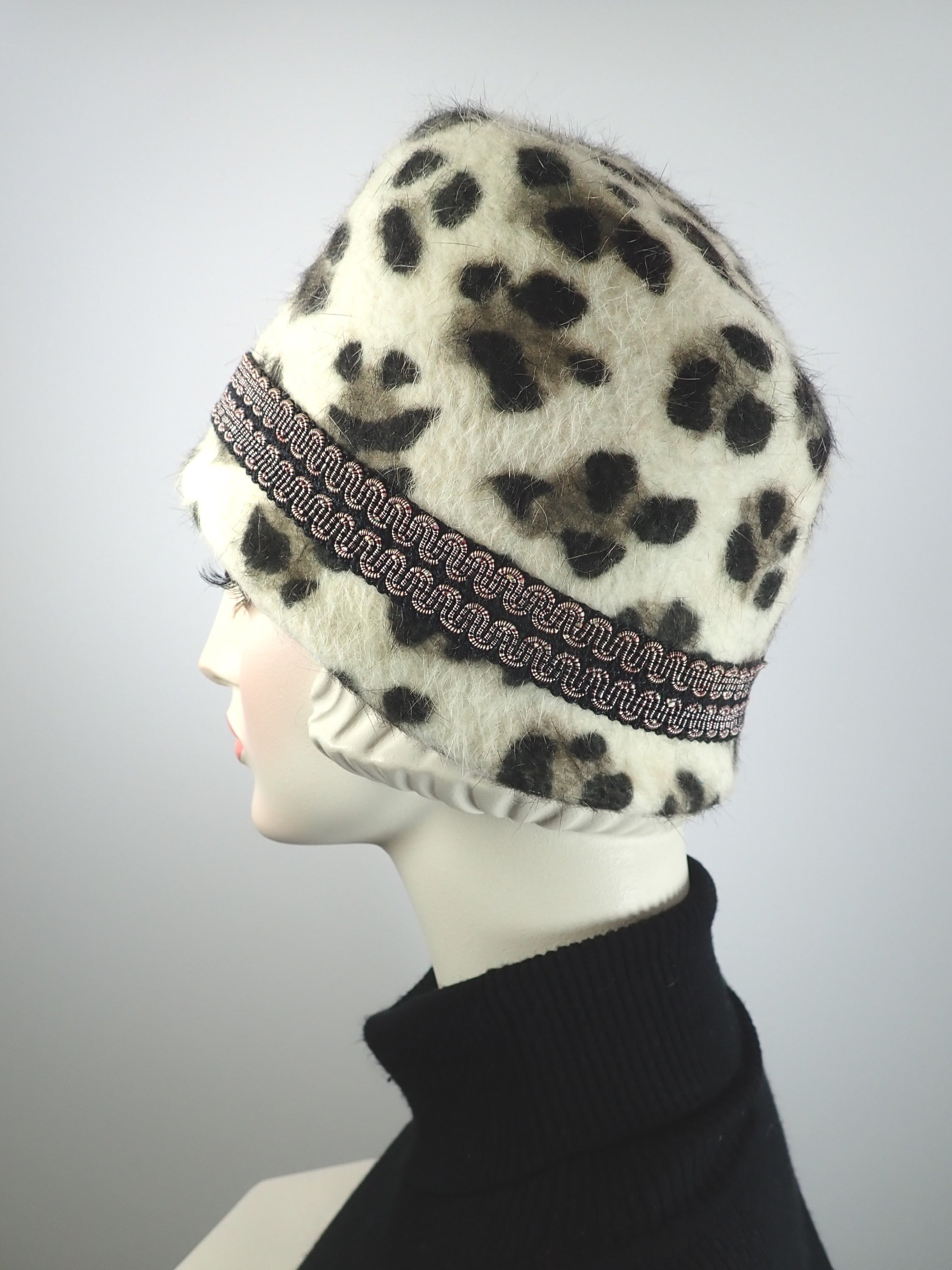 Womens 1920s Style Cloche. Womens Leopard print winter wool felt Hat. Flapper Hat. Women's fancy Bucket Hat.