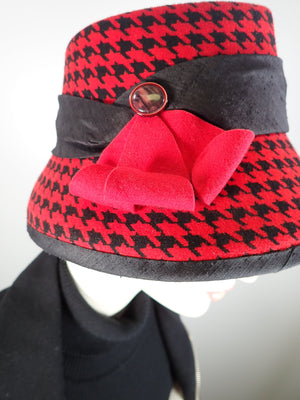Womens black and red hat hounds tooth print wool felt hat. Ladies retro topper hat.