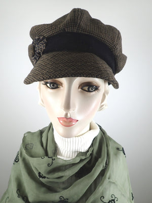 Womens casual wool newsboy hat. Lightweight Winter Visor Hat. Eco friendly hat. Ladies soft Black and brown winter cap