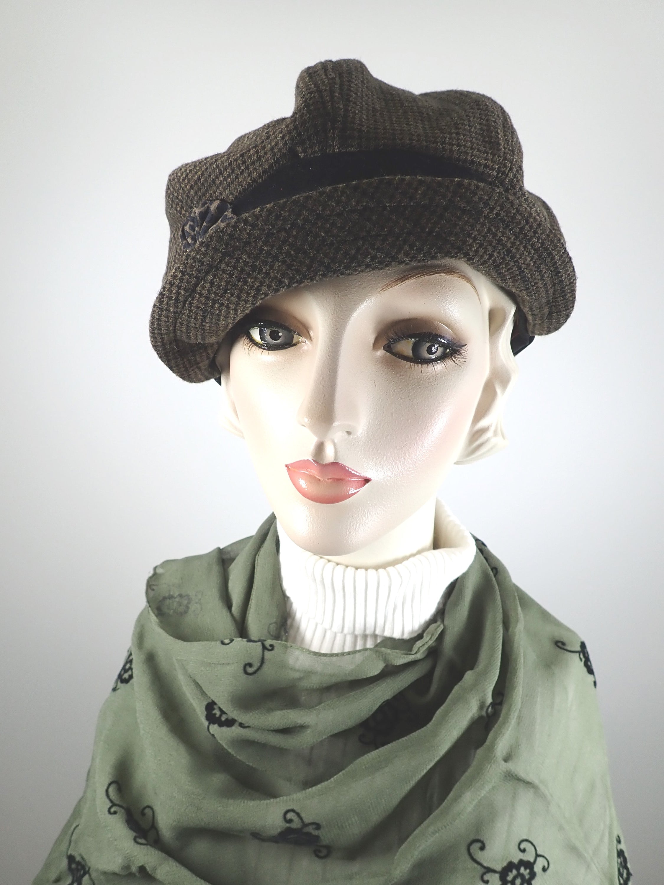 Womens casual wool newsboy hat. Lightweight Winter Visor Hat. Eco friendly hat. Ladies soft Black and brown winter cap