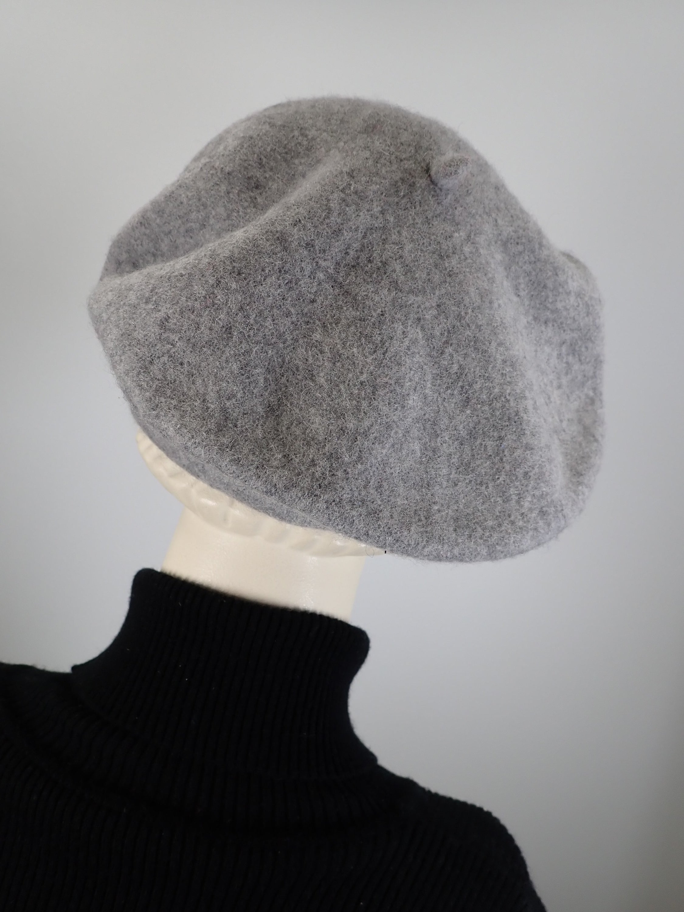 Womens soft light gray beret. French Beret Hat. Felted Wool tam hat. Womens soft Casual Hat. Classic warm travel beret for women.